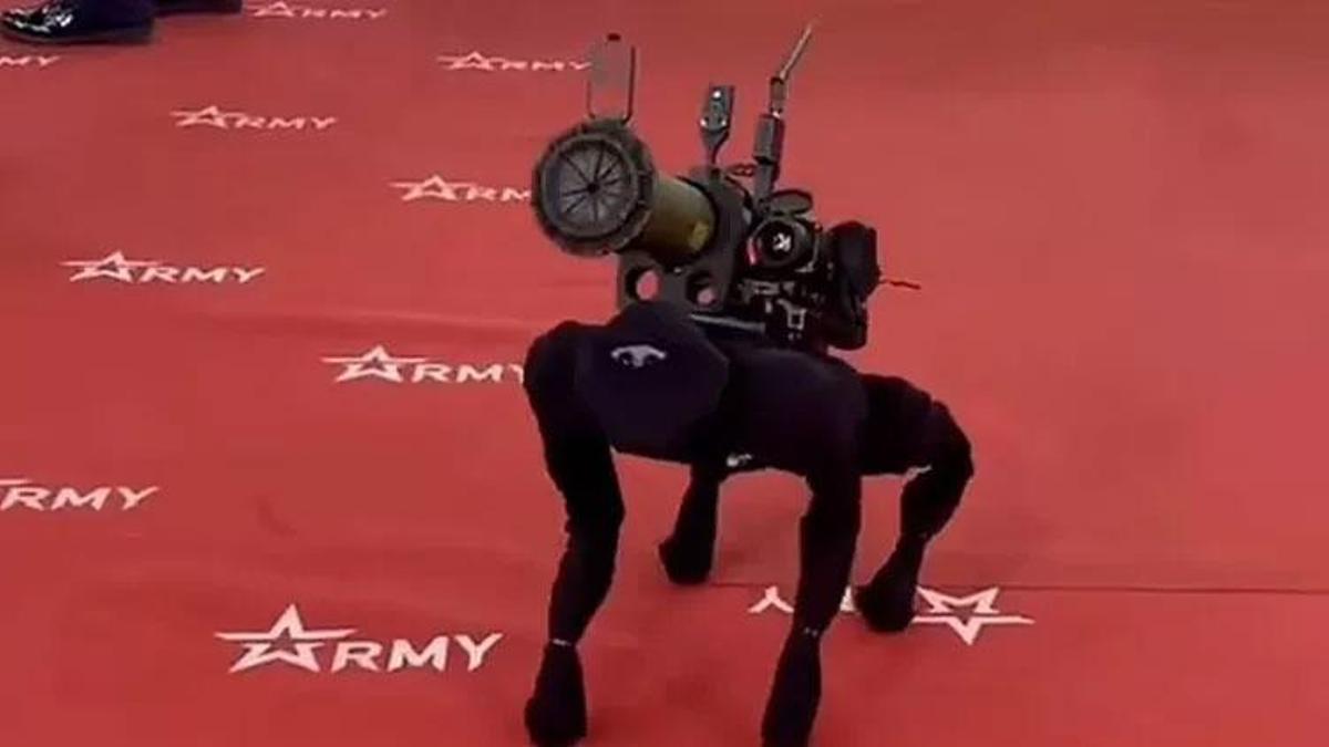 Rusya'nın yeni silahı roketatar taşıyan robot köpek sosyal medyada viral oldu!