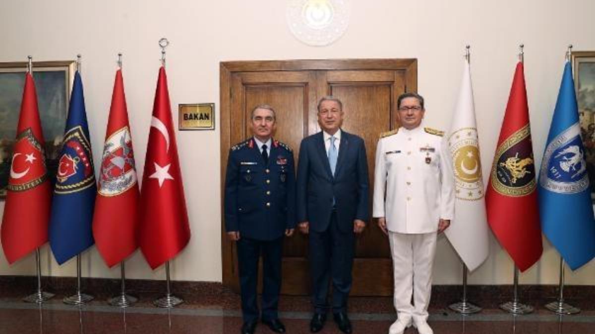 Bakan Akar, Deniz Kuvvetleri Komutanı Özbal ve Hava Kuvvetleri Komutanı Küçükakyüz'ü kabul etti
