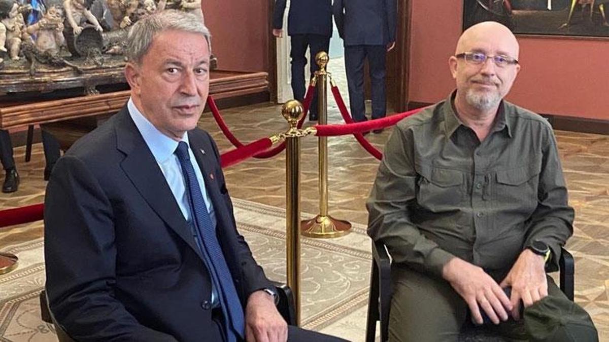 Bakan Akar, Lviv'de Ukraynalı mevkidaşı Reznikov ile görüştü