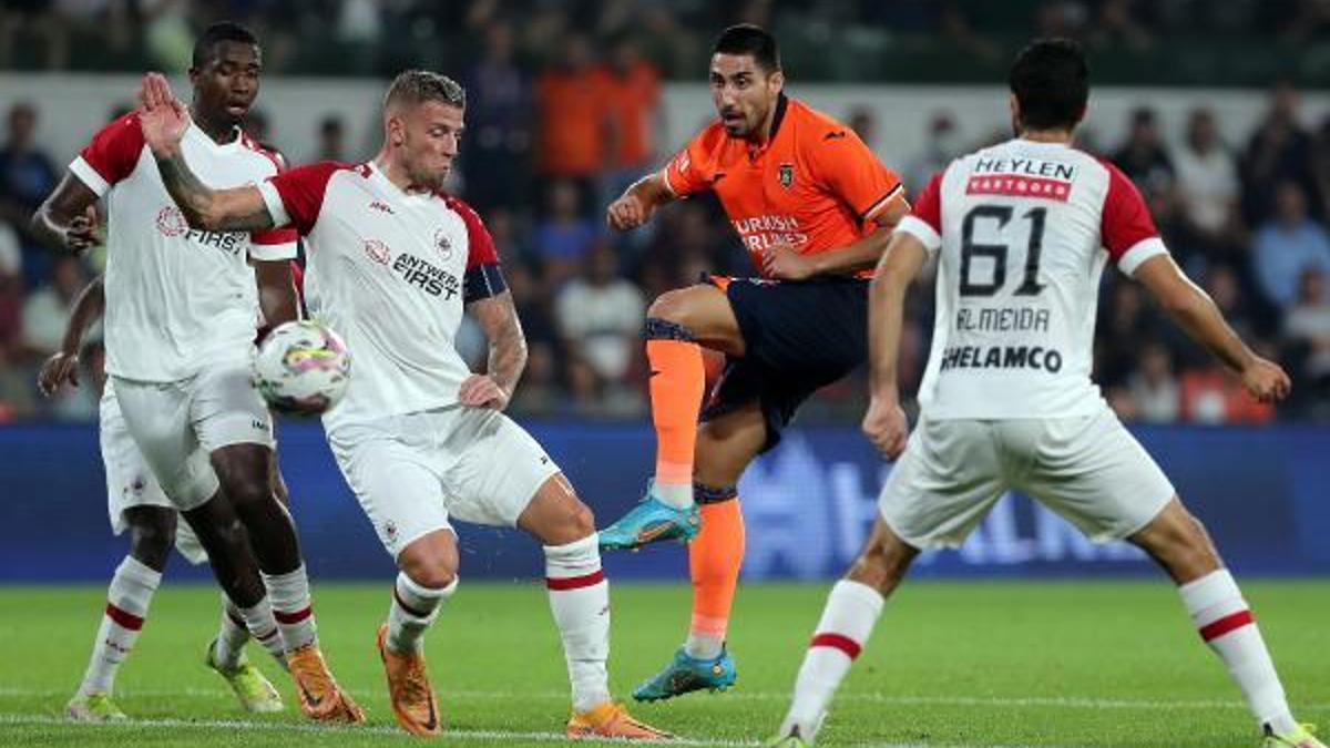 Başakşehir, Royal Antwerp karşısında son dakikada üzüldü