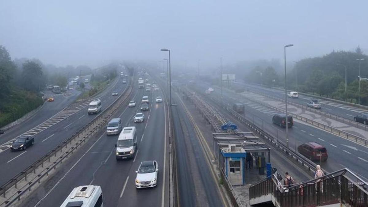 İstanbul’da sis etkili oldu: Haliç Köprüsü sisten kayboldu