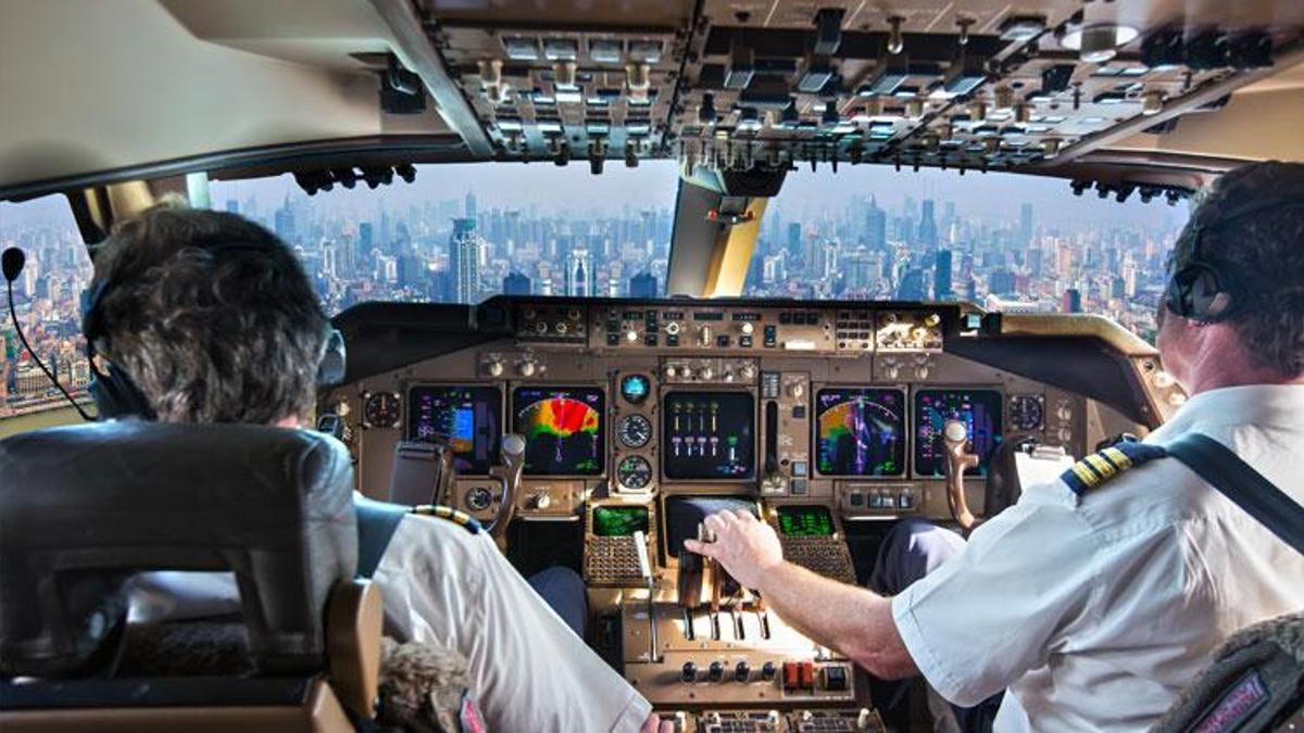 Havada panik anları! Yolcu uçağının iki pilotu aynı anda uyuyakaldı...