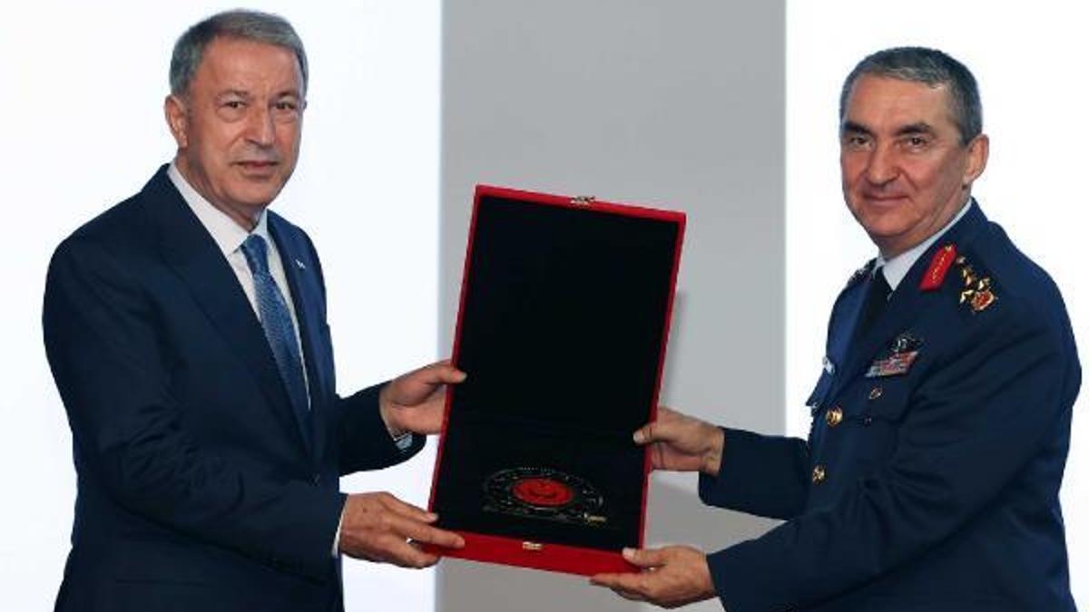 Hava Kuvvetleri Komutanlığı'nda devir teslim töreni