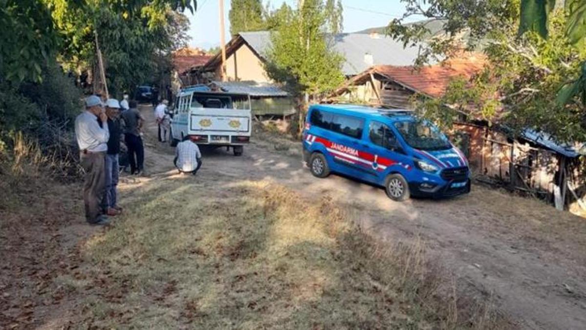 Önce kardeşini vurdu, sonra aynı silahla hayatına son verdi