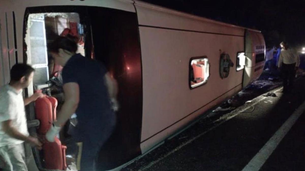 Denizli’de yolcu otobüsü devrildi