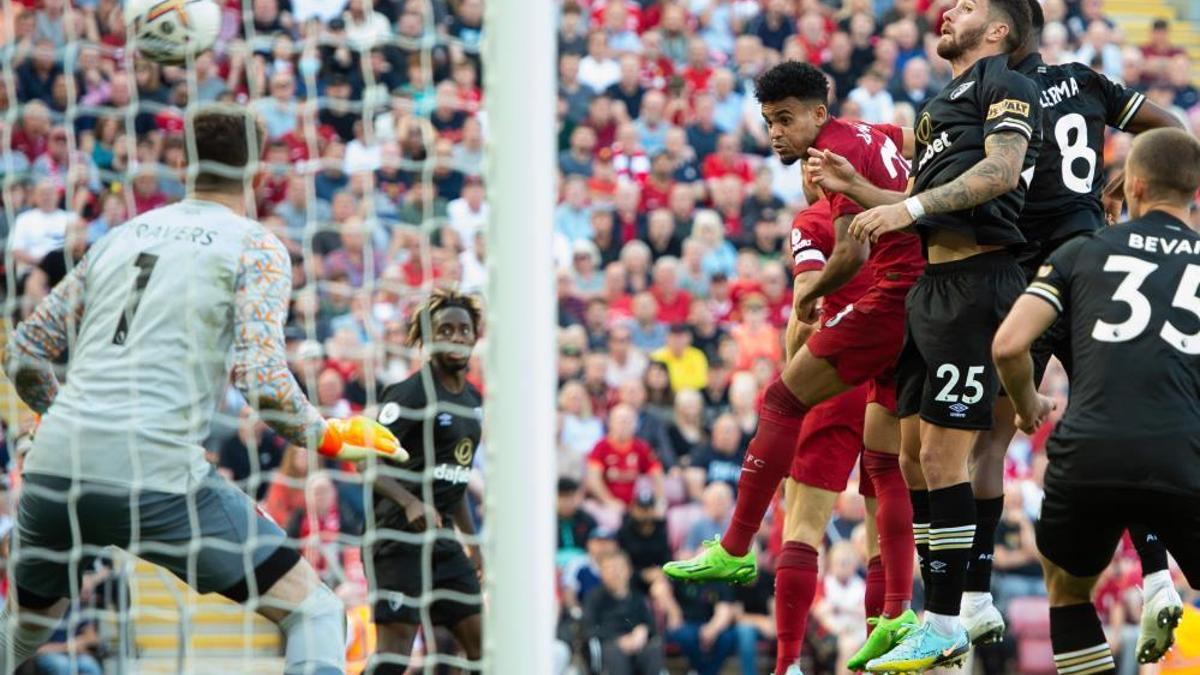 Liverpool'dan tarihi skor! Rakibini gole boğdu