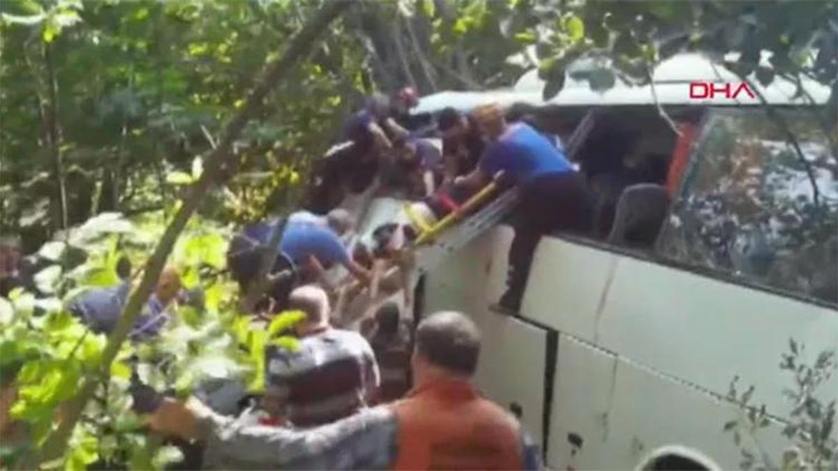 Bursa'da tur otobüsü devrildi: 5 ölü, 35 yaralı