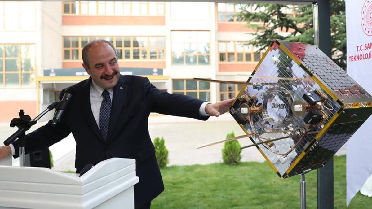 Bakan Varank: 'Rasat', milli güvenliğimizle alakalı hassas noktalarda işlev gördü