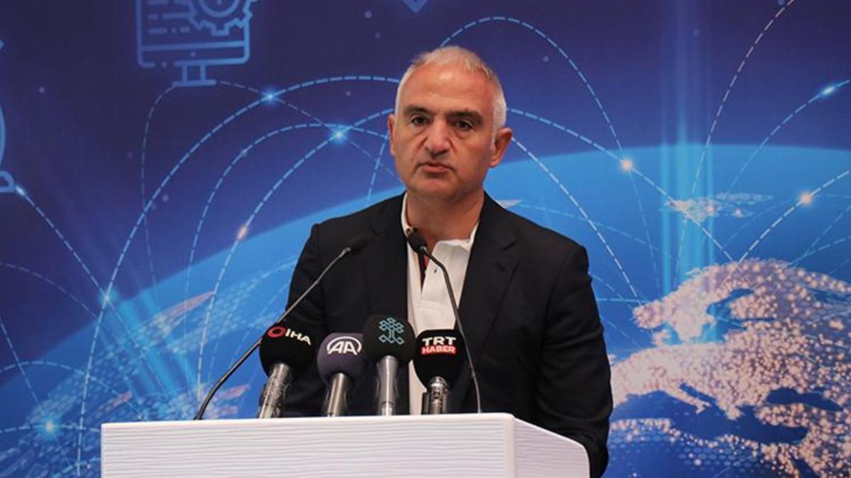 Bakan Ersoy: Bu yıl 42 milyon turist hedefimizi 47 milyon olarak güncelledik