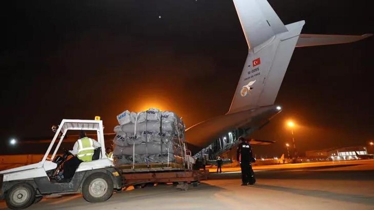 MSB'den Pakistan açıklaması! Türkiye'den gönderilen yardımlar ulaştı