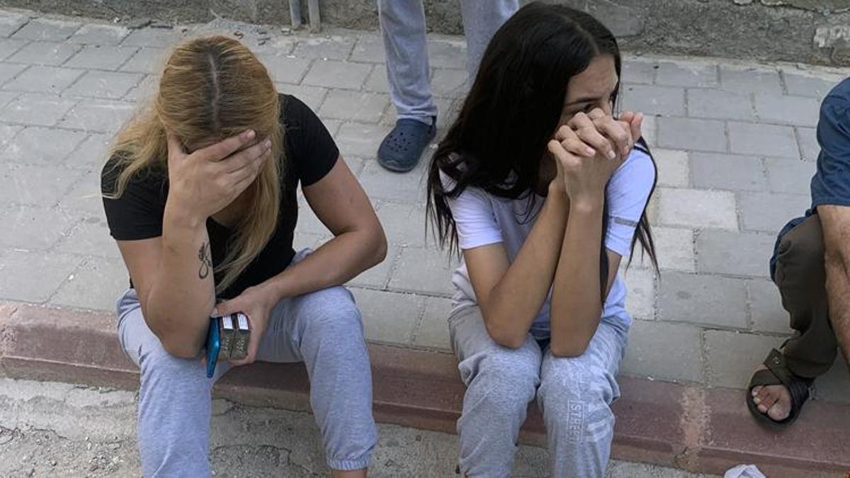 Terk edilince evi ateşe verdi