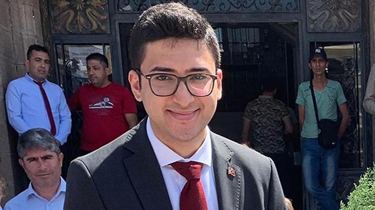 Türkiye Cumhuriyeti'nin ilk Ermeni kaymakamı Berk Acar görevine başladı