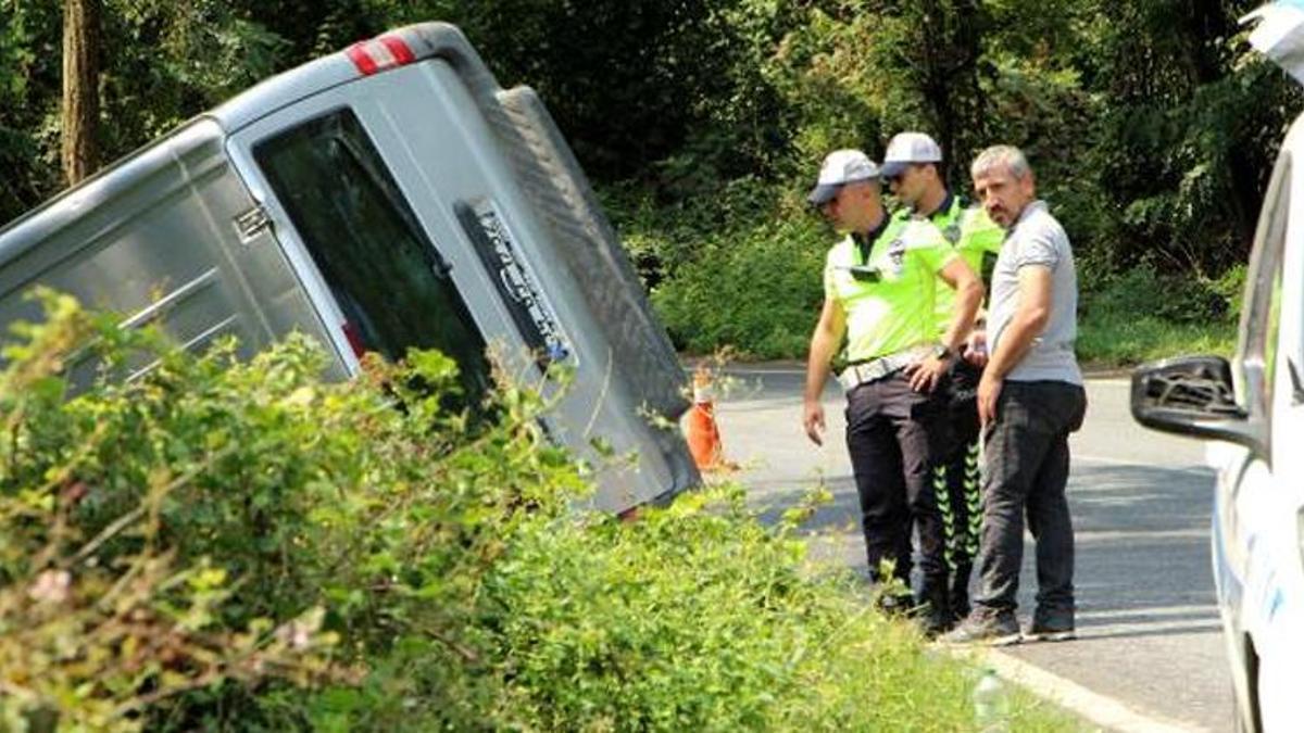 Sarıyer’de minibüs devrildi