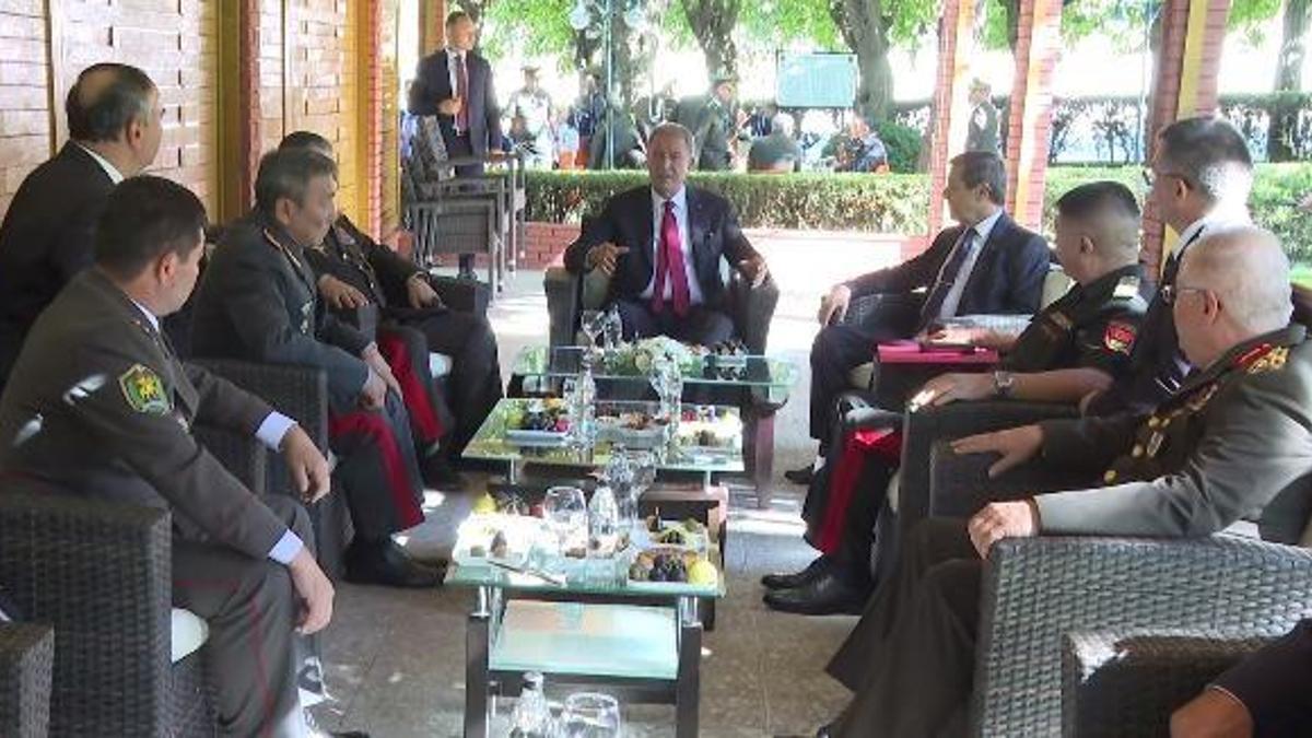 Bakan Akar, dost ve kardeş ülkelerin savunma bakanları ve yardımcıları ile görüştü