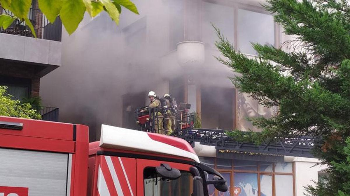 Bakırköy'de güzellik merkezinde yangın