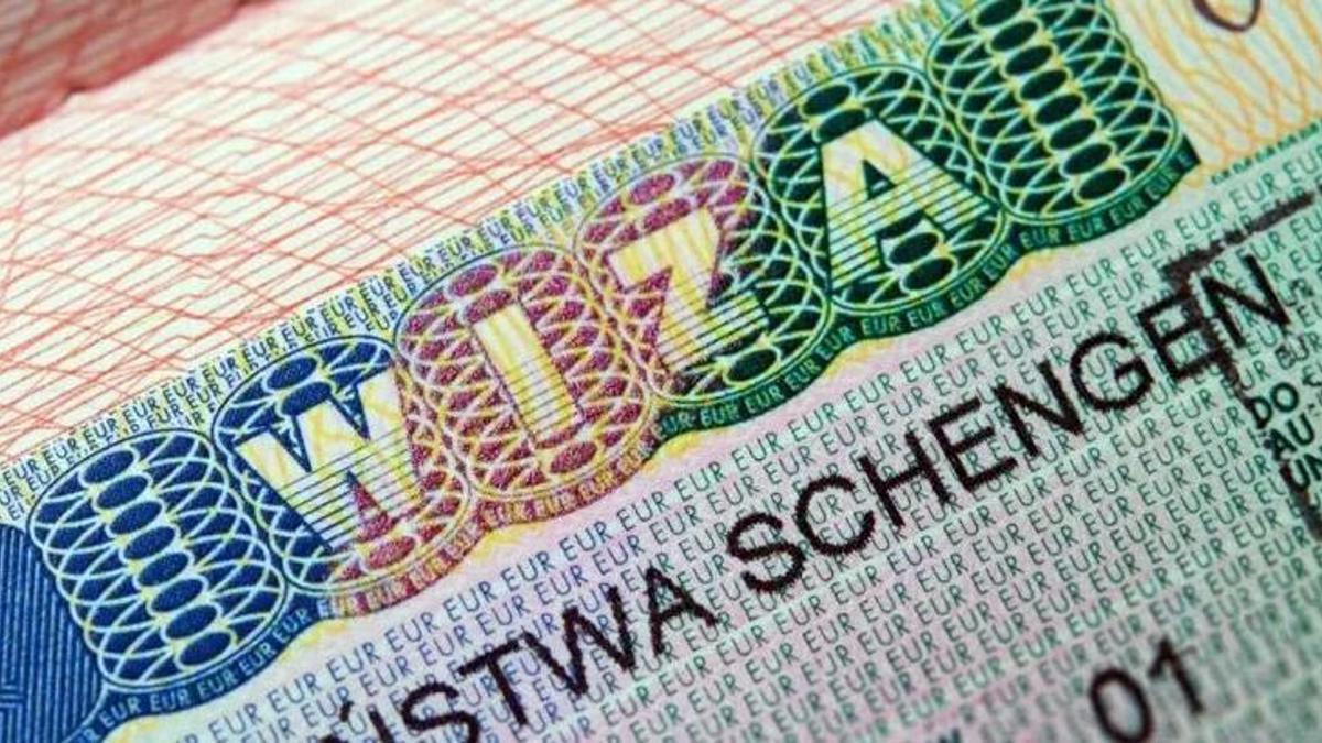 AB, Rus turistlere vize verilmesini kolaylaştıran anlaşmayı askıya aldı