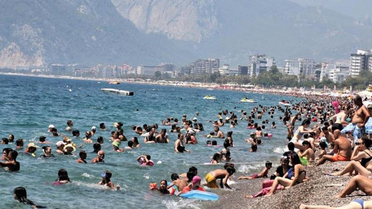 Antalya’ya gelen turist sayısı 9 milyonu geçti, hedef 12 milyon