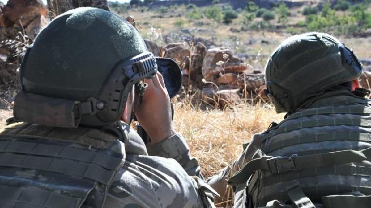 Bakan Soylu duyurdu! 3 terörist silahlarıyla birlikte etkisiz hale getirildi