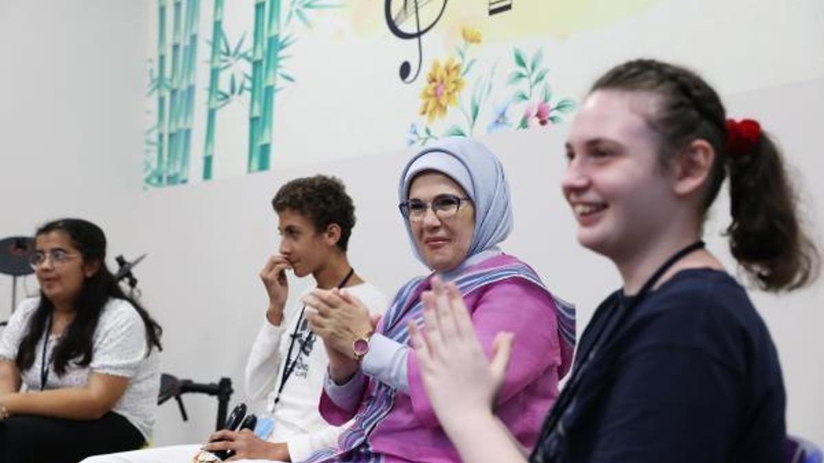 Emine Erdoğan, yetişkin engellilere hizmet veren ilk halk eğitim merkezinin açılışını yaptı