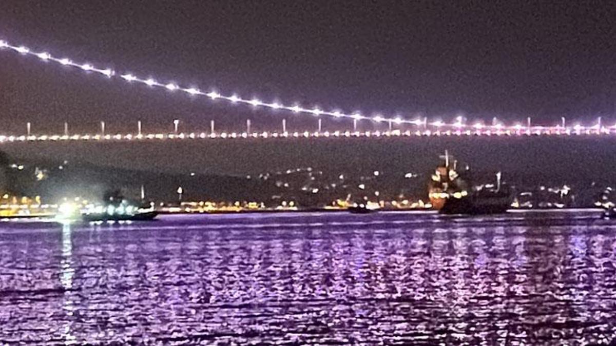 Kandilli açıklarında makine arızası yapan gemi demir attı: boğaz trafiğe kapandı