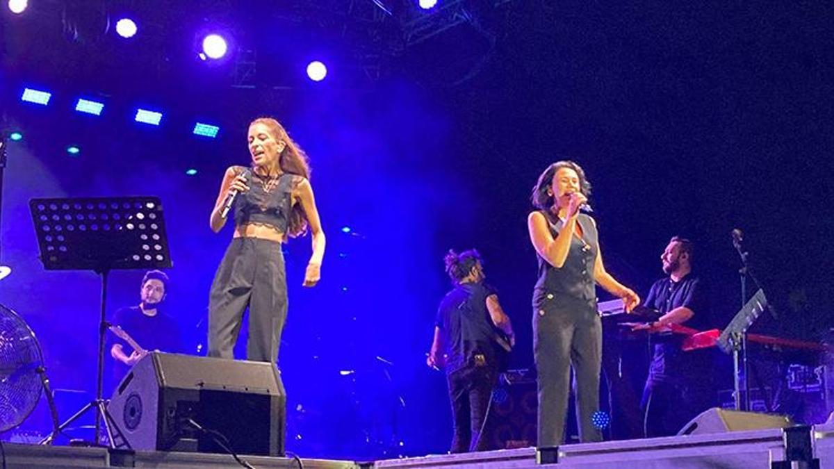Şarkıcı Gülşen'in sahneye çıkamadığı İEF'te orkestra ve vokal grubu yer aldı