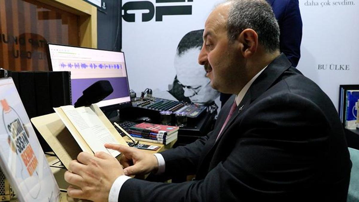 Bakan Varank, görme engelliler için kitap seslendirdi