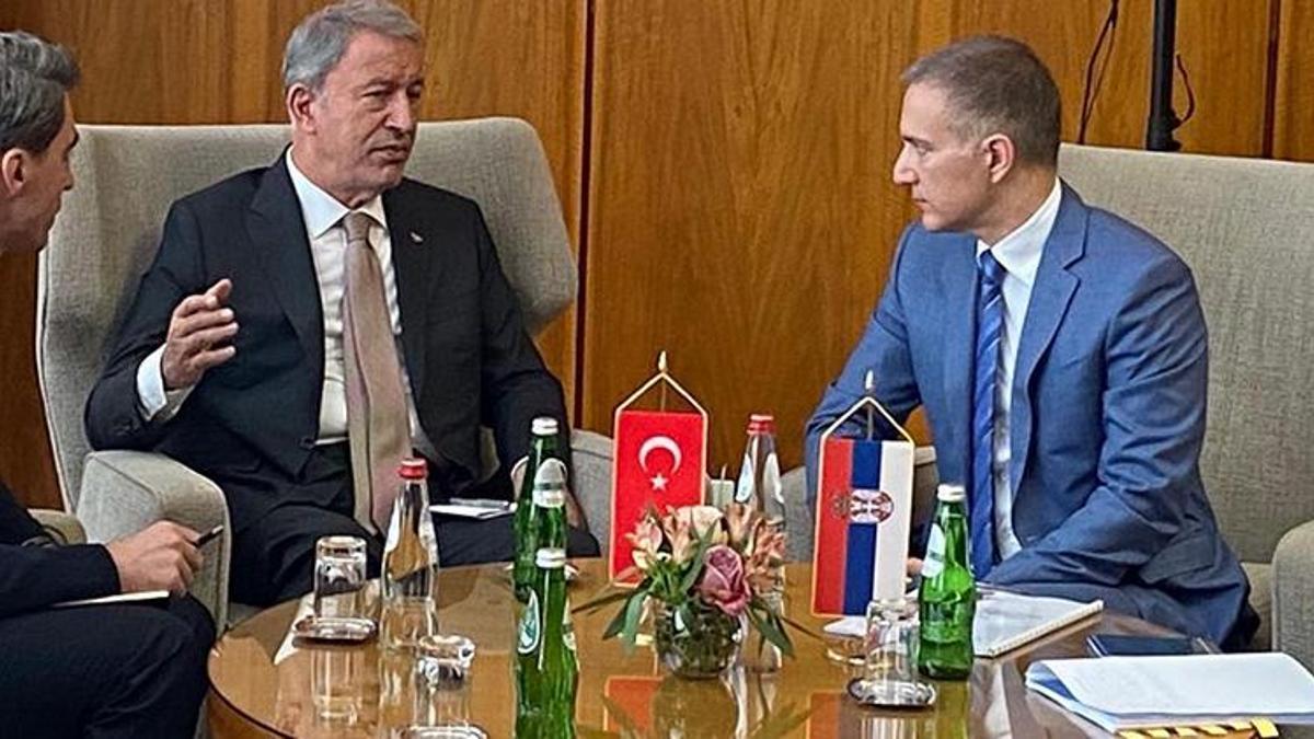 Bakan Akar, Sırbistanlı mevkidaşıyla görüştü