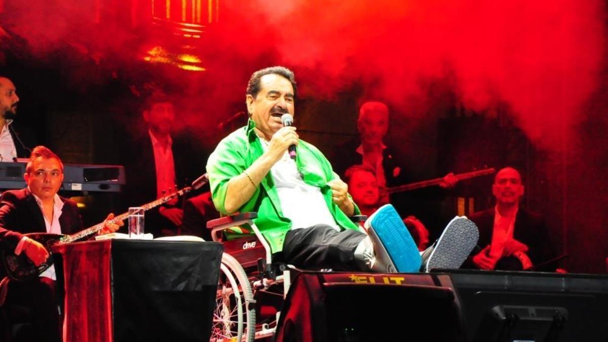 İbrahim Tatlıses, Muğla'nın ardından Manisa'da da tekerlekli sandalyeyle konser verdi