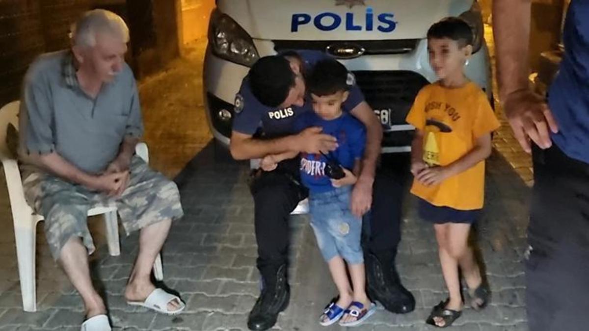 Anneleri evde yalnız bıraktı! Gece sokakta polis buldu