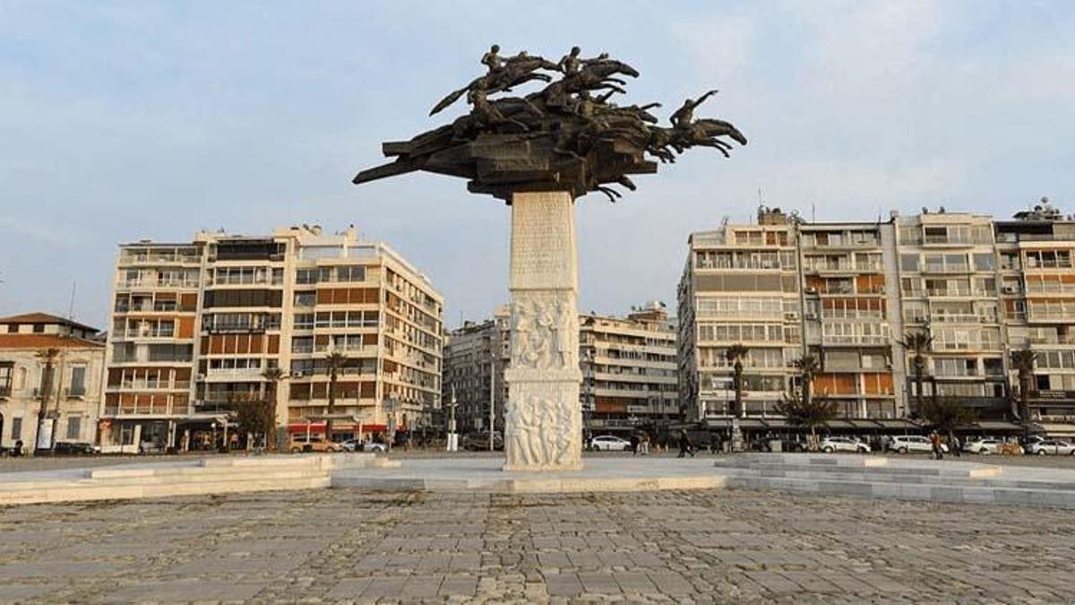 Gündoğdu Meydanı canlı izlenir mi? İzmir Alsancak Gündoğdu Meydanı canlı izleme ekranı!