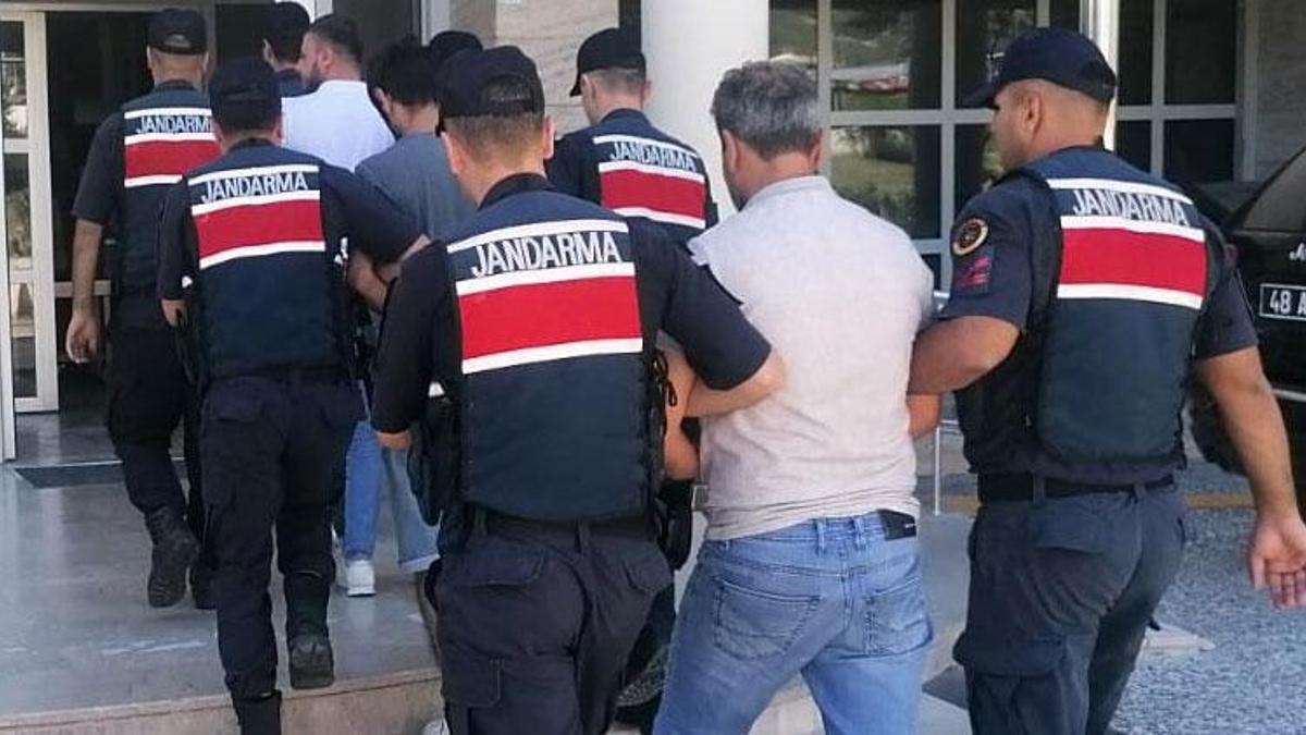 Dikkat çekmemek için kabloları kiraladıkları lüks araçla çalmışlar