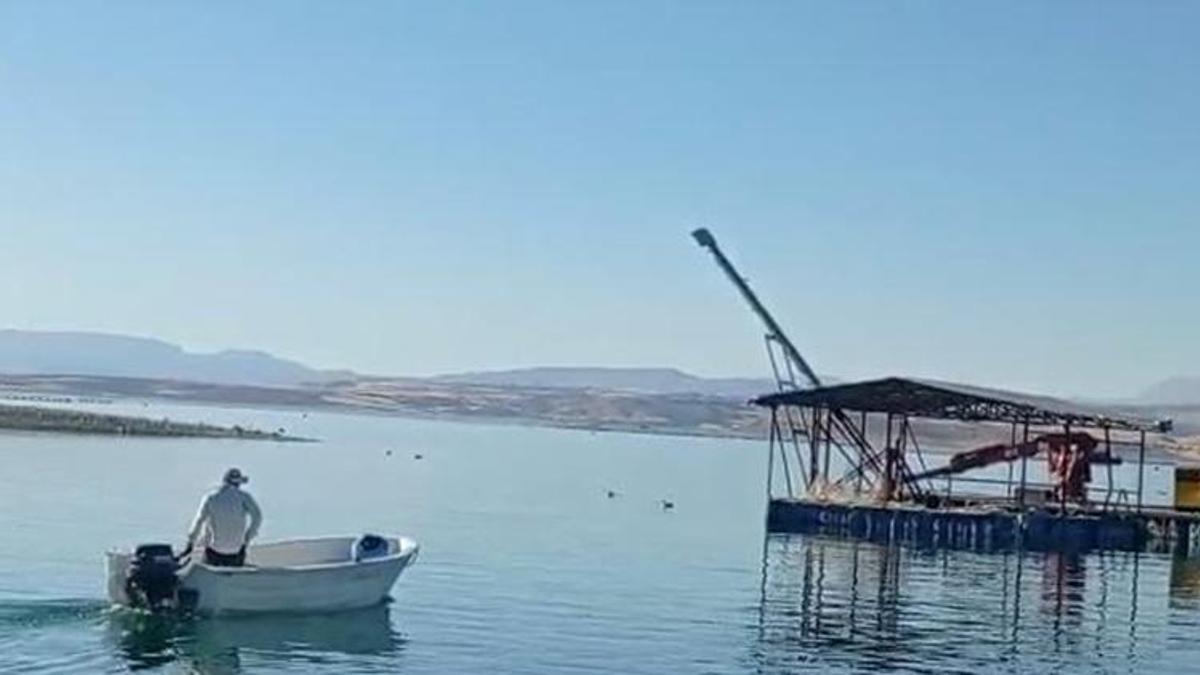 Keban Baraj Gölü’nde tekne battı; kayıp balıkçı aranıyor