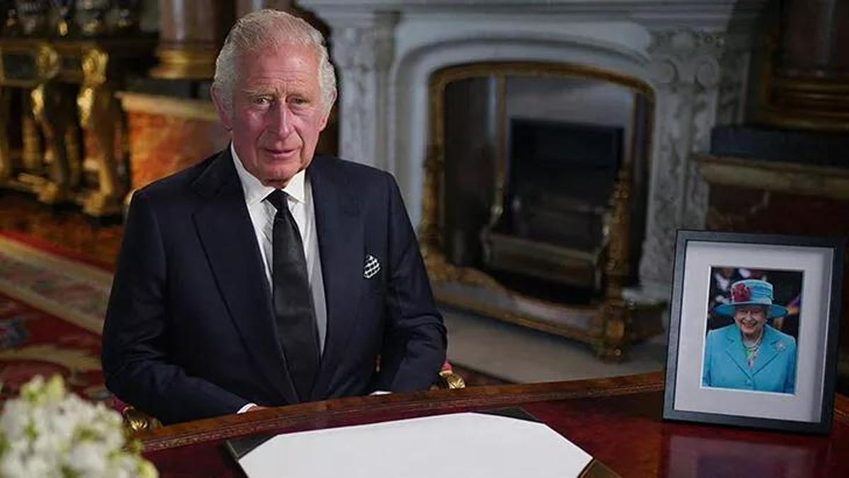 3. Charles, 'Kral' unvanıyla ilk kez halka seslendi