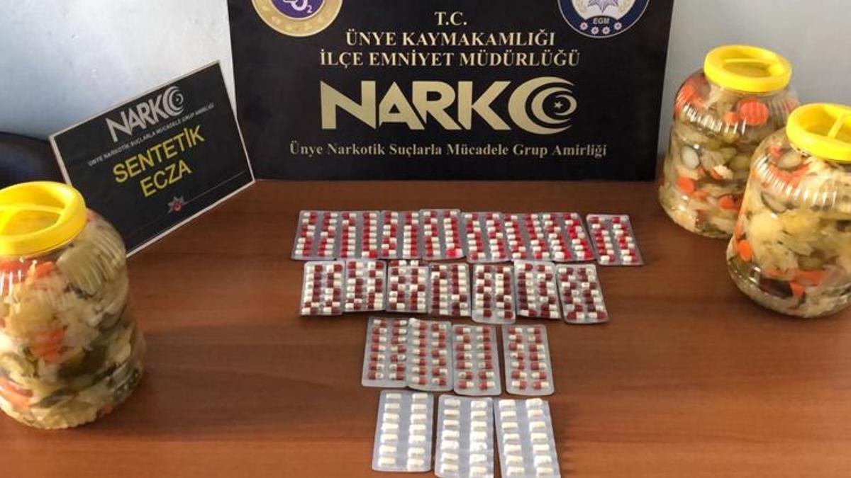 Turşu bidonlarından uyuşturucu haplar çıktı