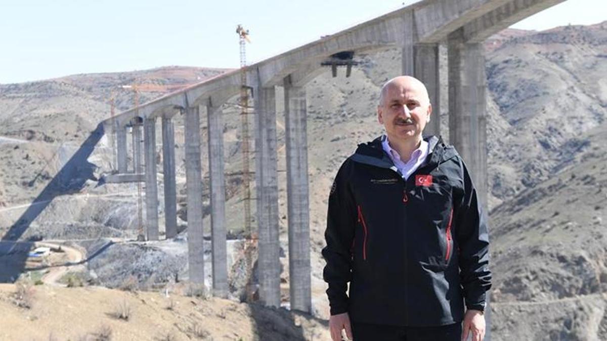 Bakan Karaismailoğlu: Eğiste Hadimi Viyadüğü ile seyahat süresi 20 dakika kısalacak