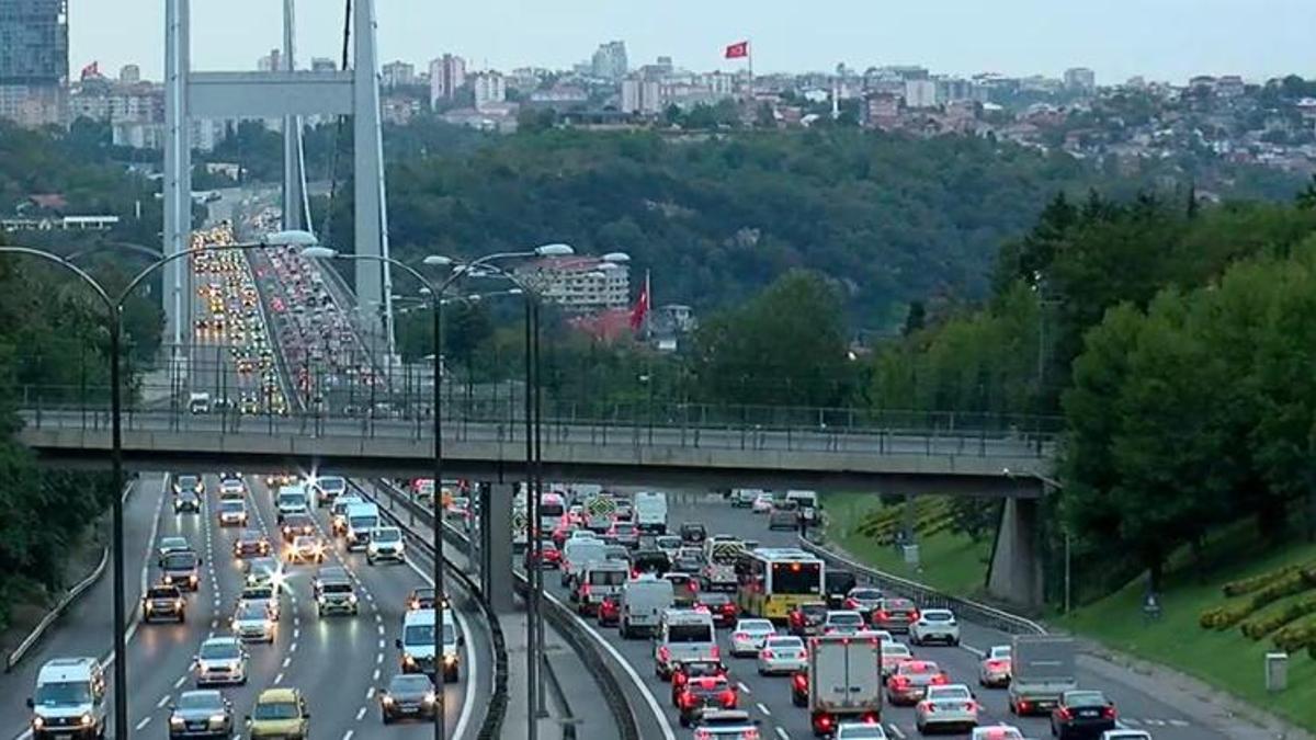 İstanbul'da okullar açıldı! Trafik başladı