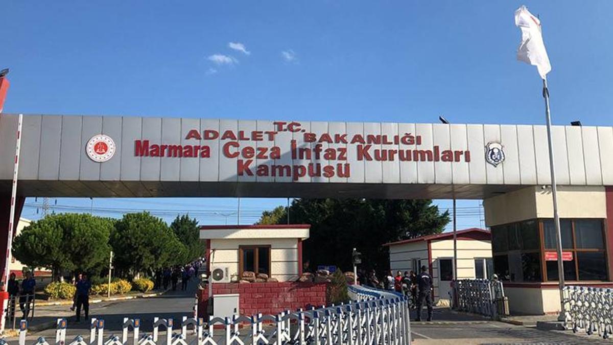 İsmi değişen Silivri Cezaevi'nin yeni tabelası takıldı