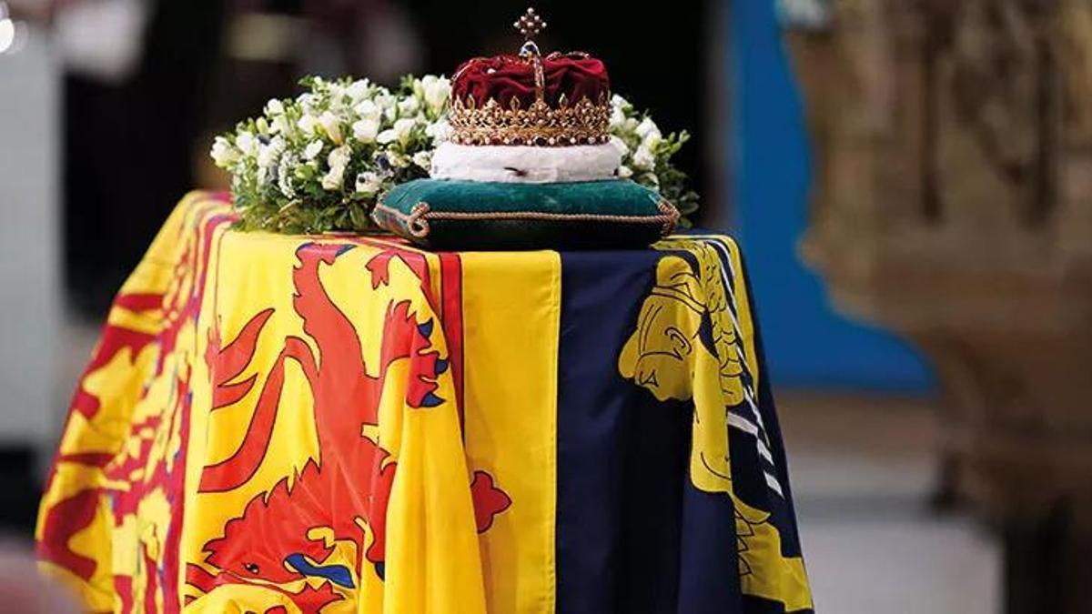 Elizabeth’in naaşı, St. Giles Katedrali’ne getirildi