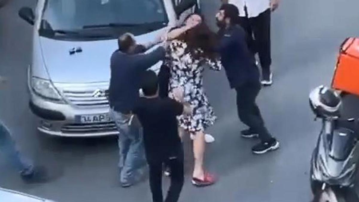 Kadın sürücülerden trafikte saç saça baş başa kavga