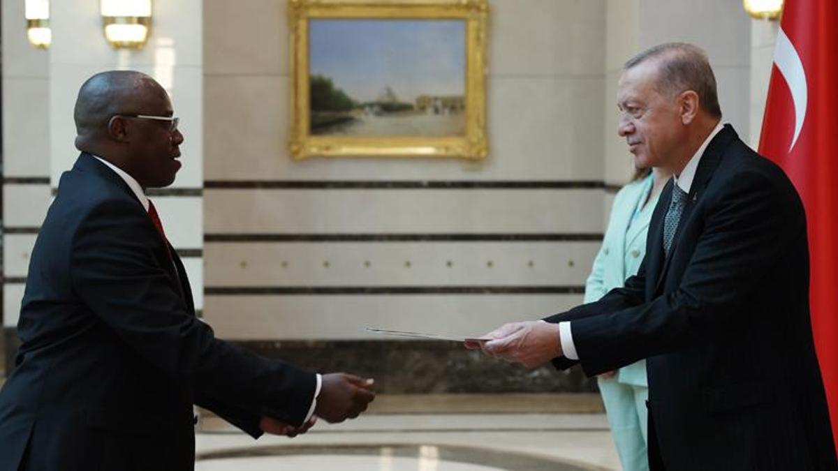 Büyükelçilerden Cumhurbaşkanı Erdoğan'a güven mektubu