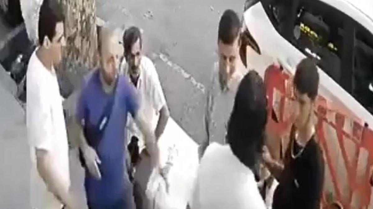 Fatih'te üzerine yürüyüp saldıran kişiye silah çekti