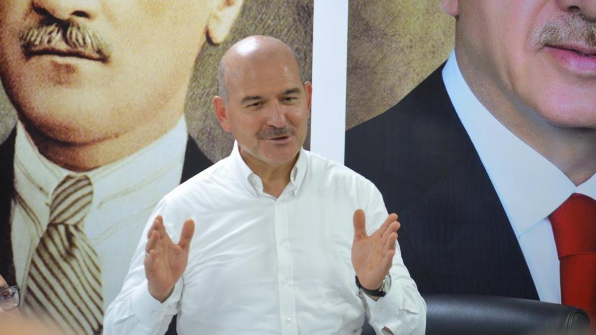 Bakan Soylu: Bir tane masada toplanmışlar, örtü altından birbirlerini bıçaklıyorlar