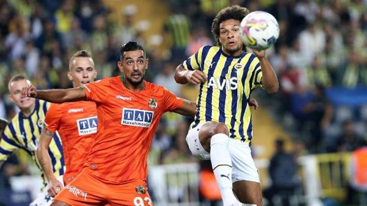 Fenerbahçe, Alanyaspor karşısında farklı galibiyetle 3 puanı aldı!