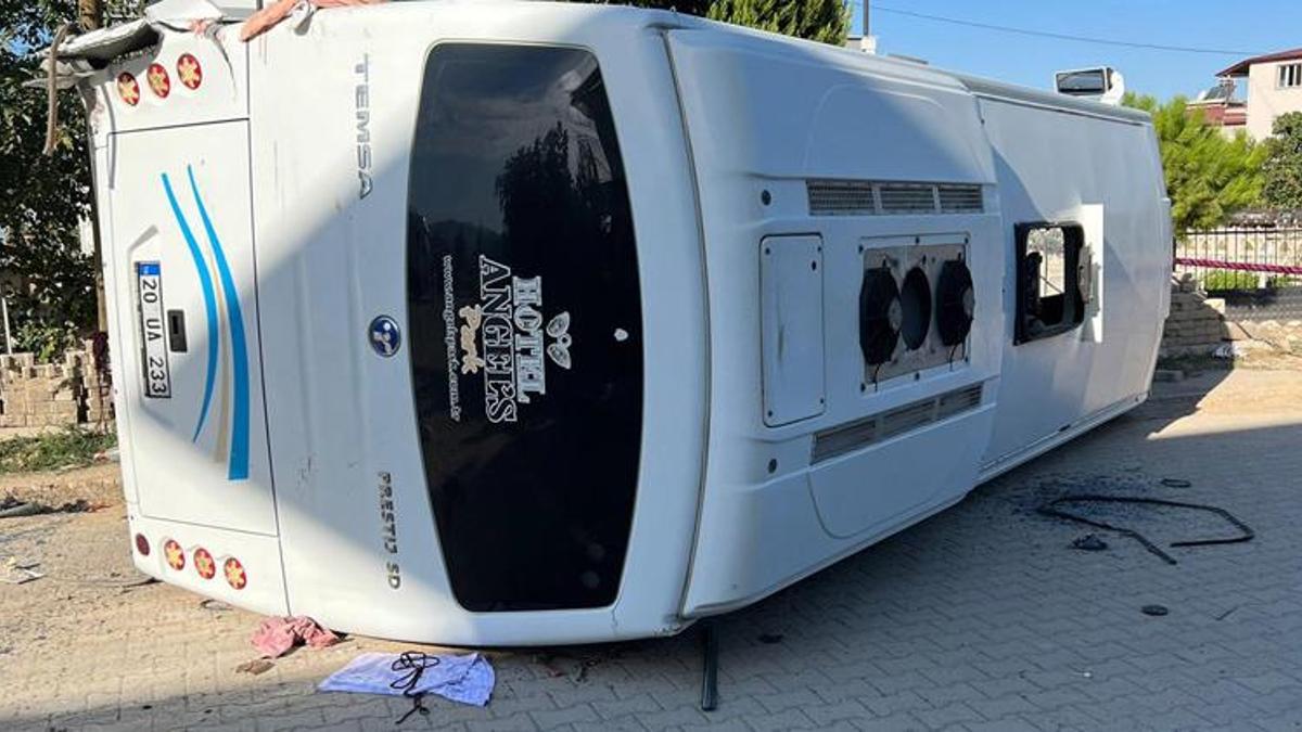 TIR ile işçi midibüsü çarpıştı! Çok sayıda yaralı var
