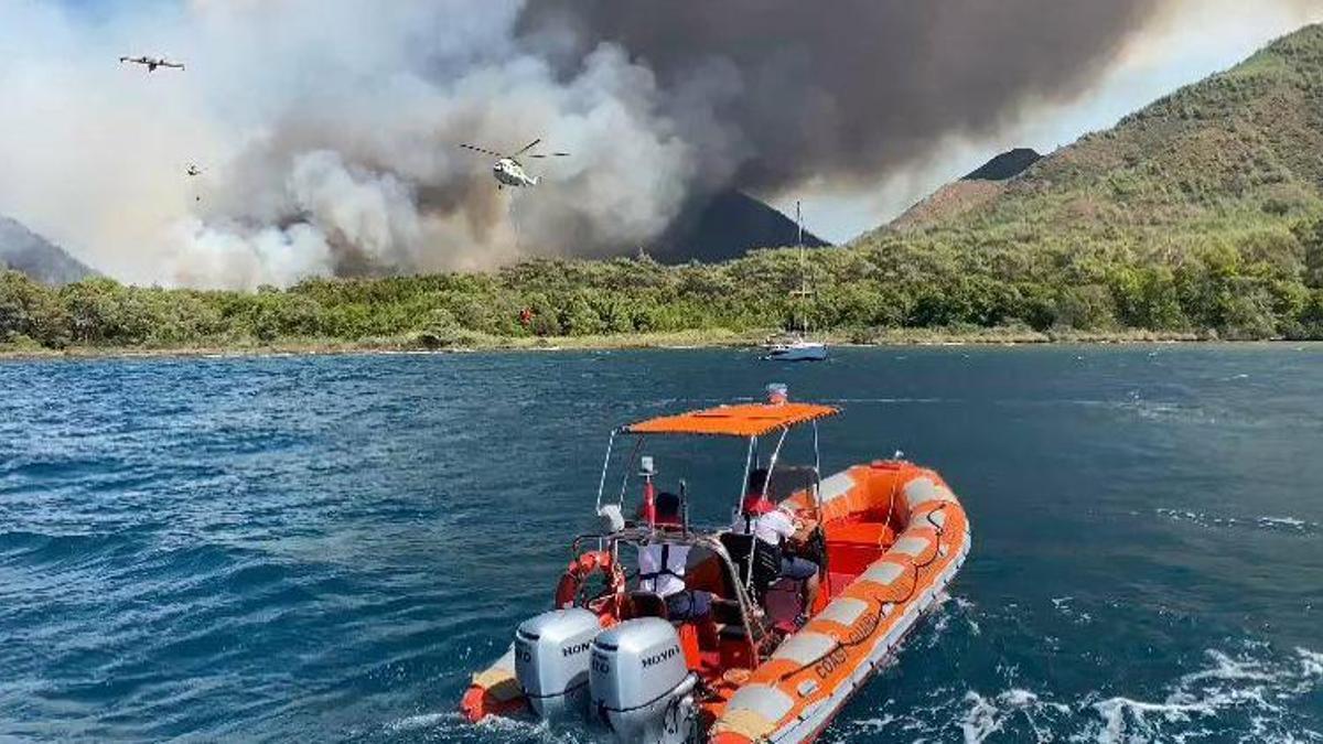 Marmaris’te orman yangını! Rüzgar şiddetli, denizde koridor oluşturuldu