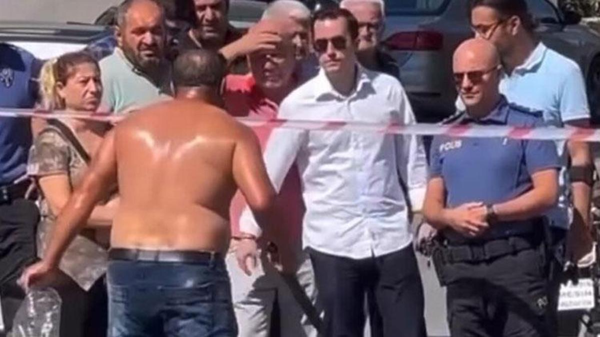 Ceza kesilen seyyar satıcı, 2 çocuğu ve kendi üzerine benzin dökerek eylem yaptı