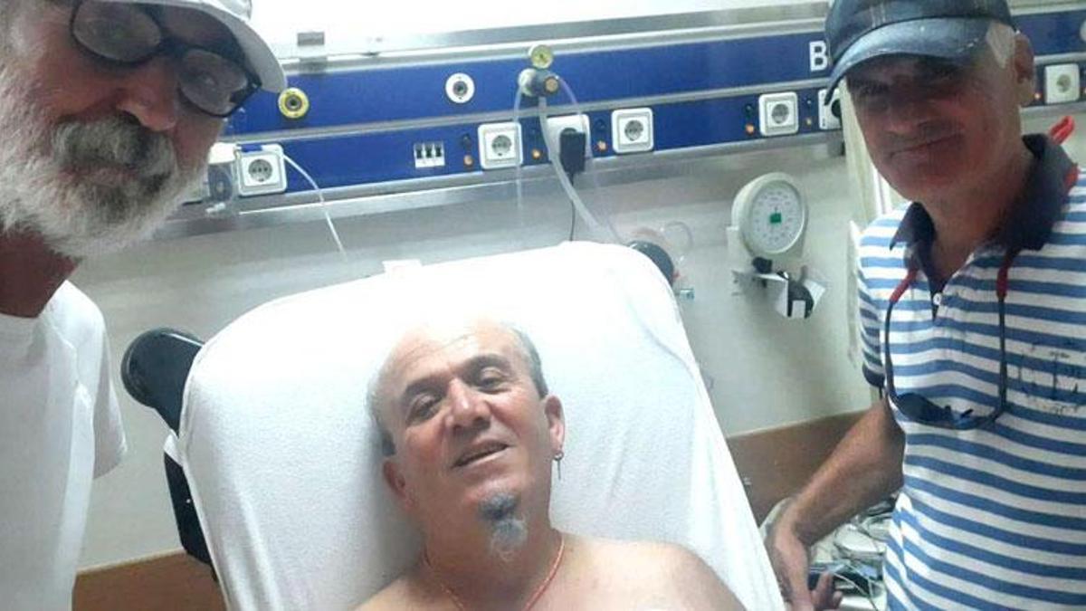 Yüzlerce arının saldırısına uğradı