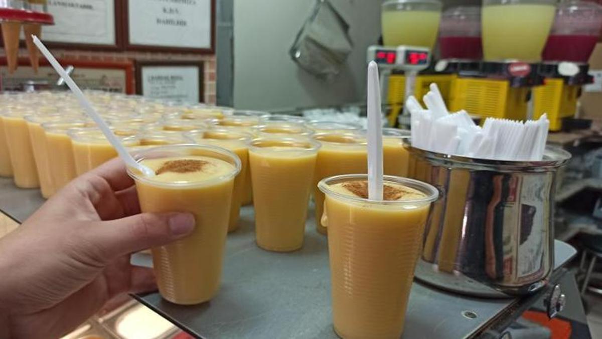 Eskişehir'de havalar birden soğudu boza satışları arttı