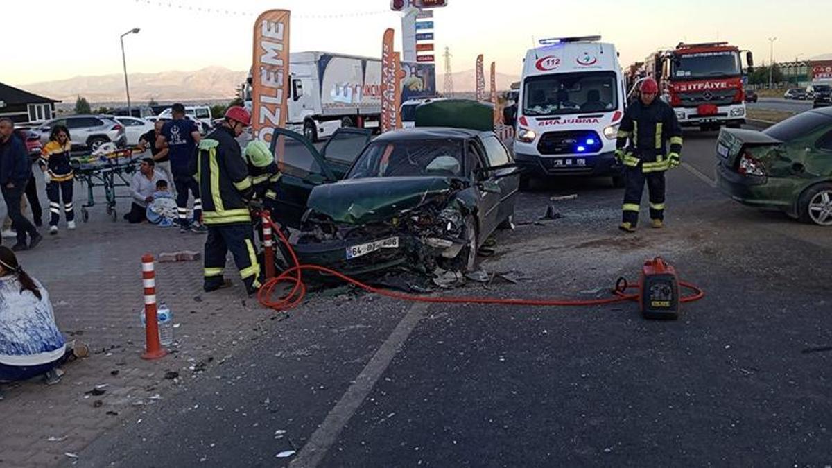 Lastiği patlayan otomobil dehşet saçtı! 1 bebek öldü, 3'ü çocuk 9 kişi yaralandı