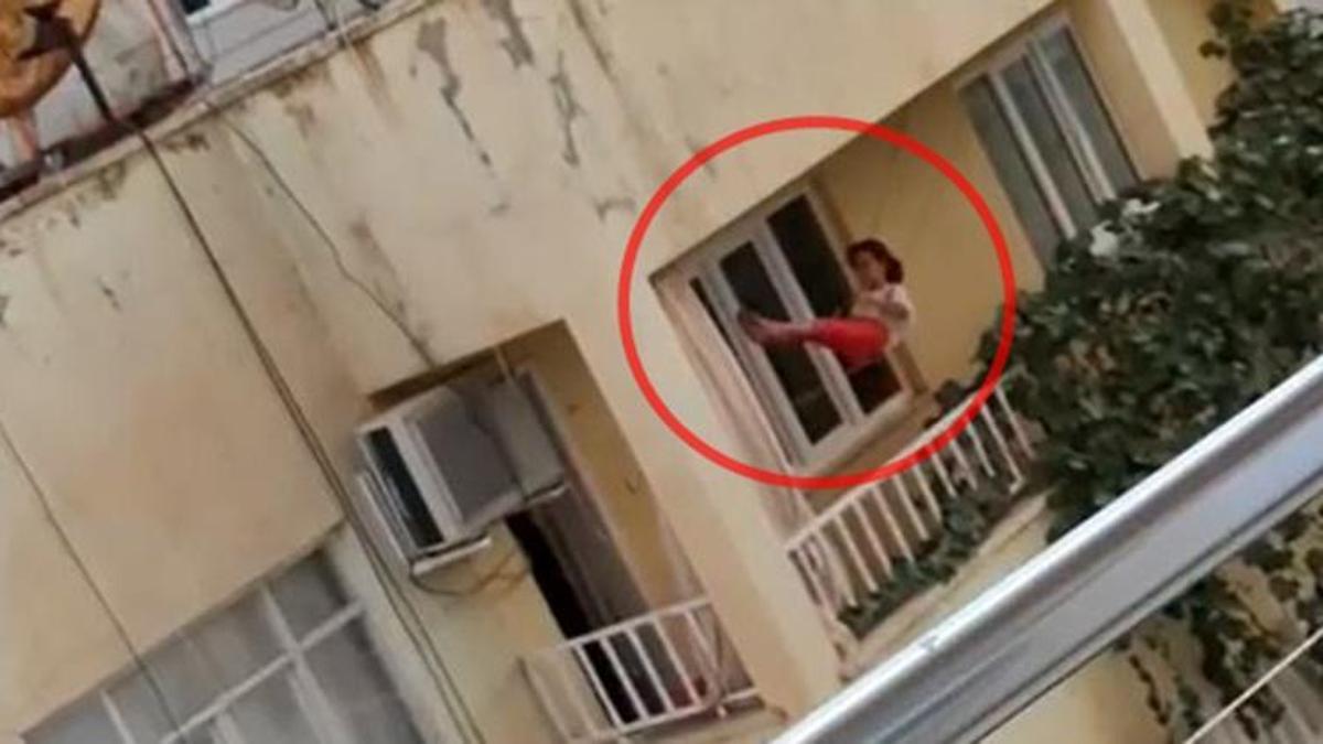 6'ncı kat balkonunda tehlikeli oyun!